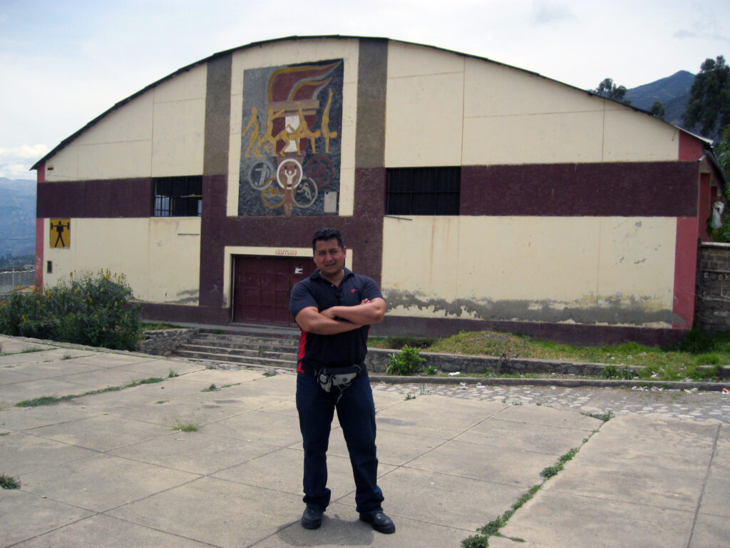 Robert afuera del gimnasio